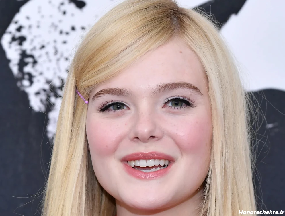 عکس دختر مو بلوند از پشت