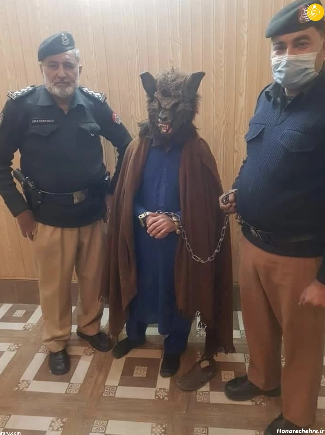 تصاویر) مرد گرگنما دستگیر شد
