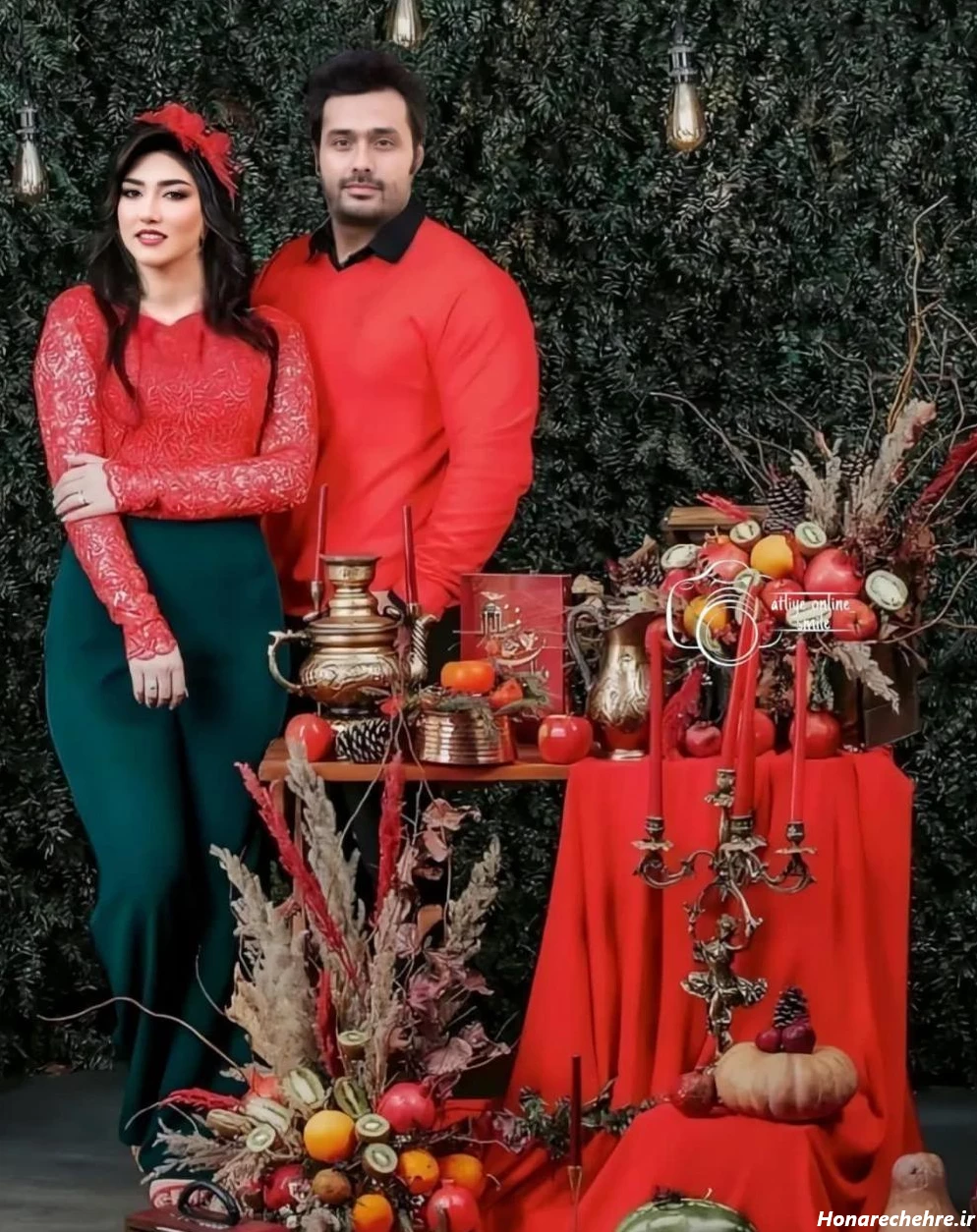 ژست عکس یلدایی دخترانه