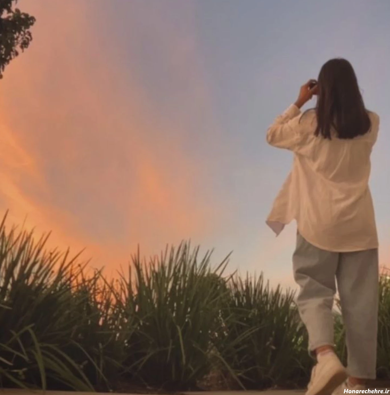 عکس دختر بدون چهره سیاه سفید