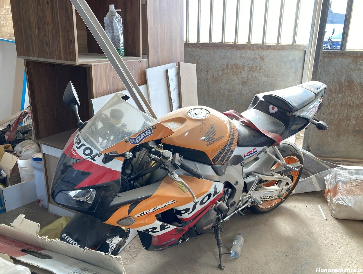 عکس موتور سی بی ۱۳۰۰ آبی