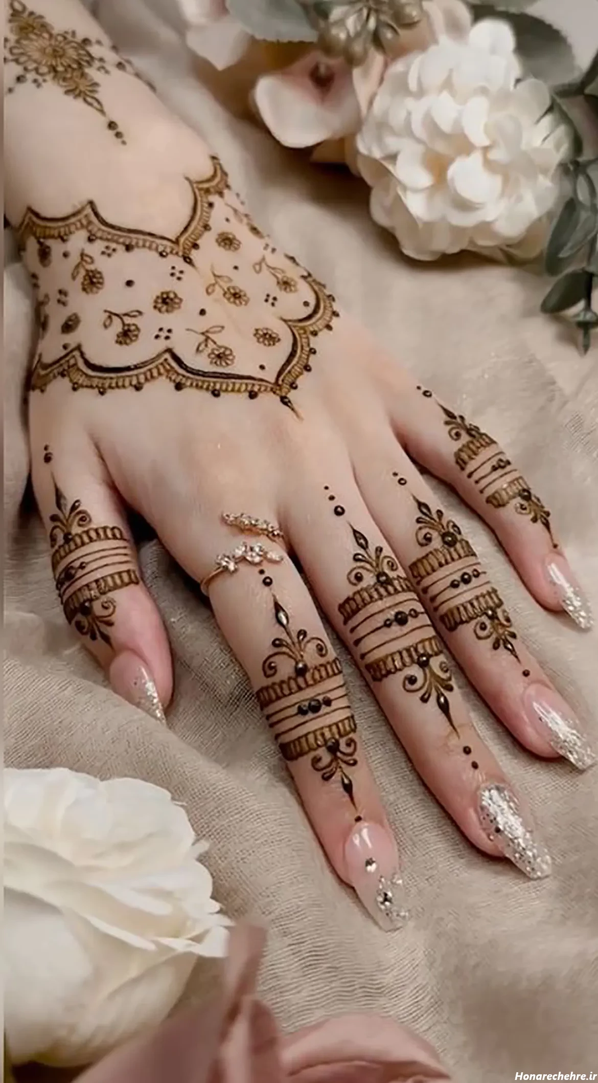 طرح حنا روی پا ساده و شیک