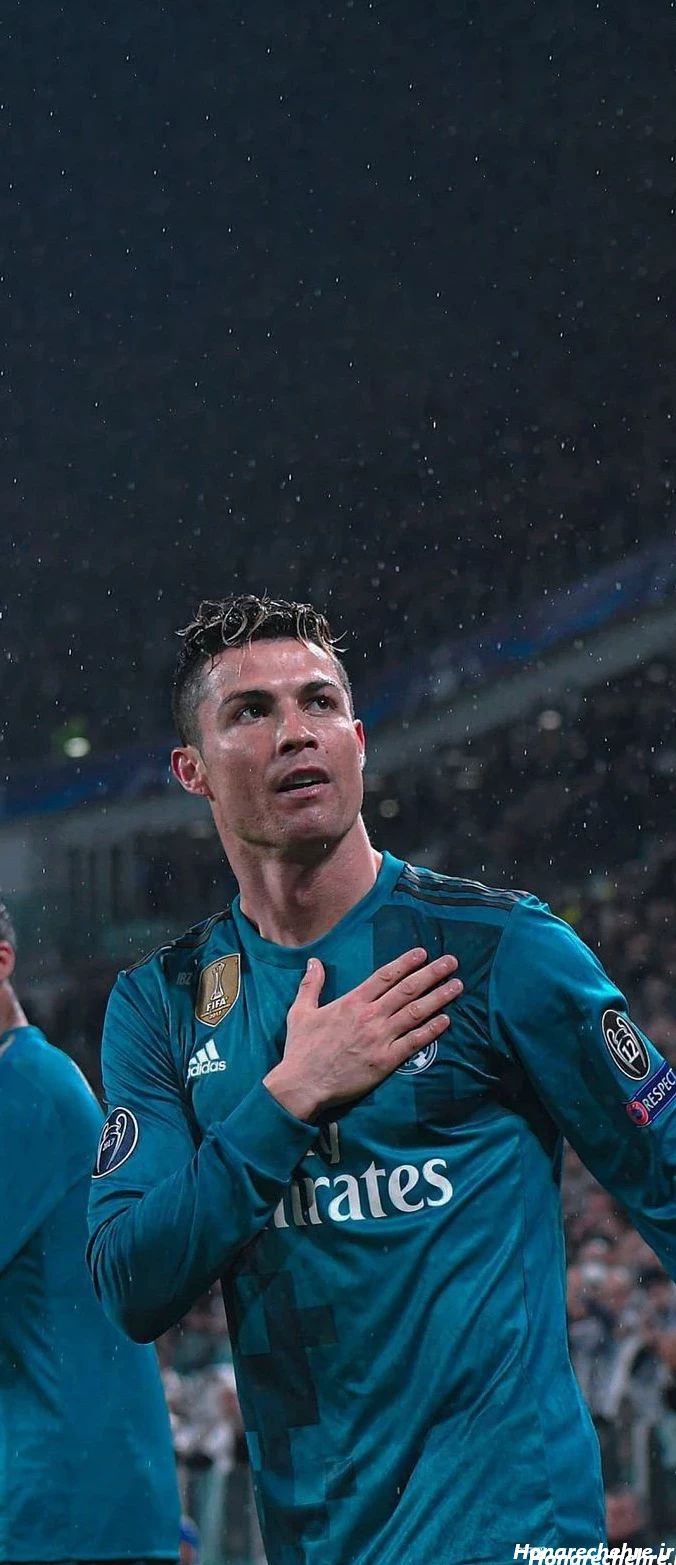 عکس رونالدو با جام