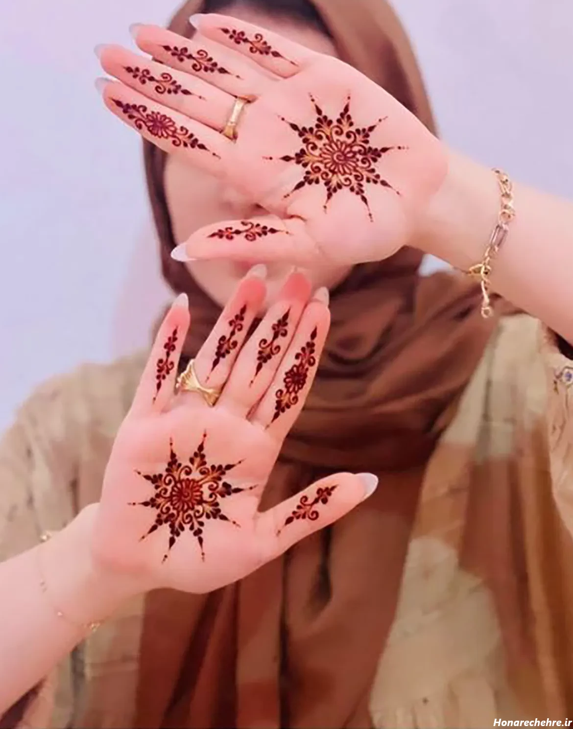 طرح حنا روی پا ساده و شیک