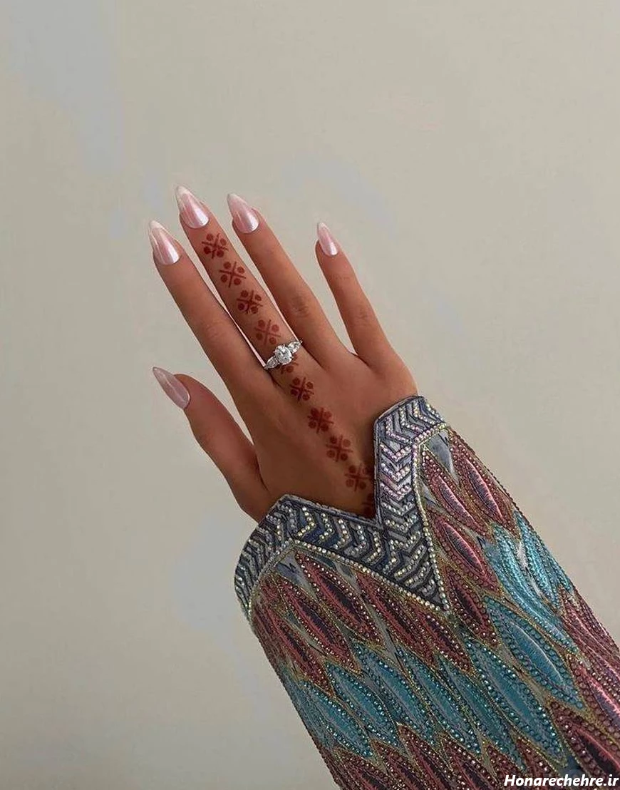 طرح حنا روی پا ساده و شیک