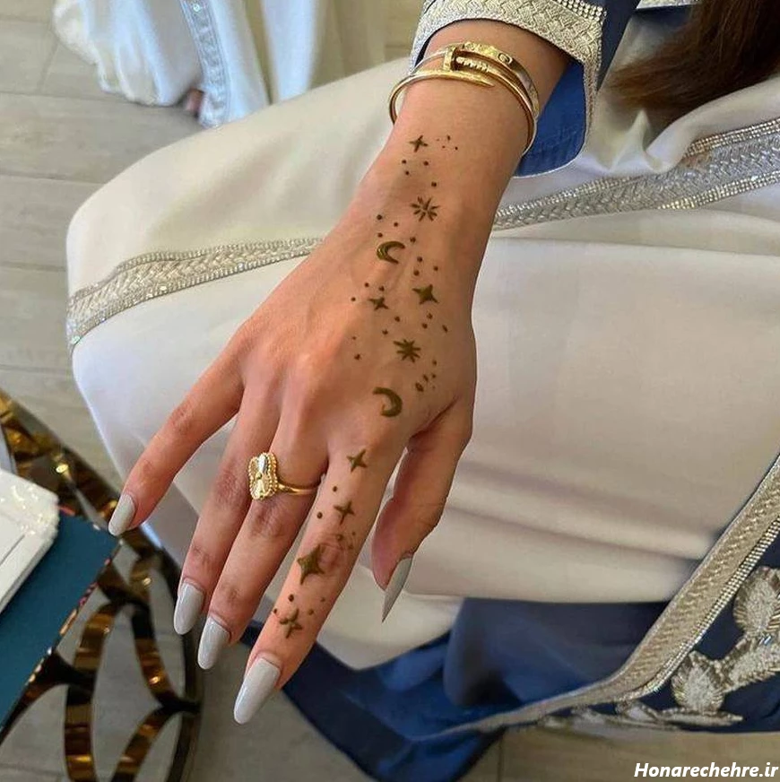 طرح حنا روی پا ساده و شیک