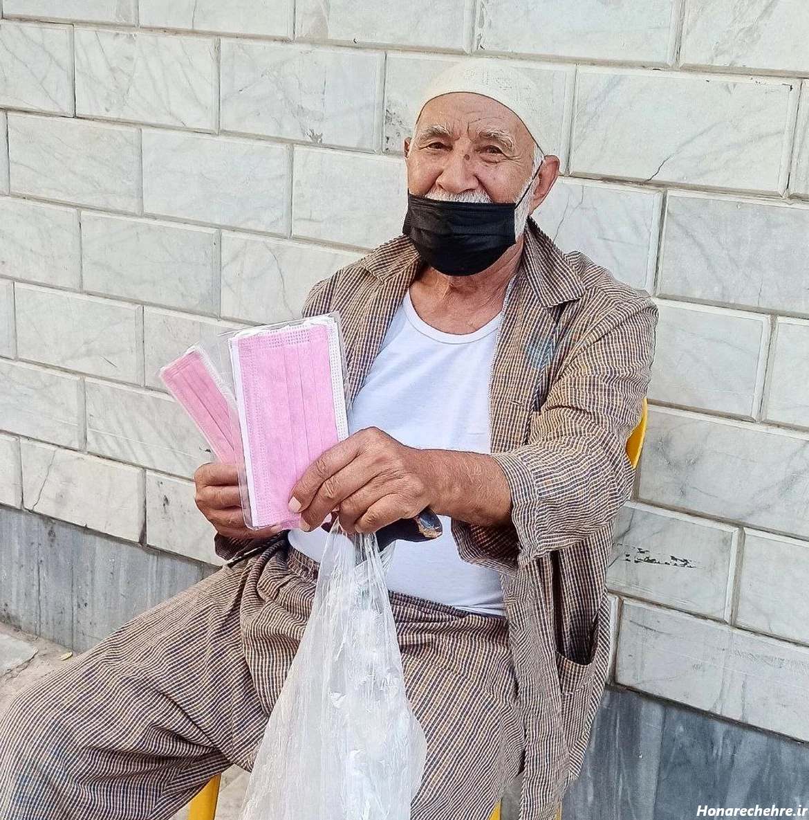 عکس پیر مرد با عصا