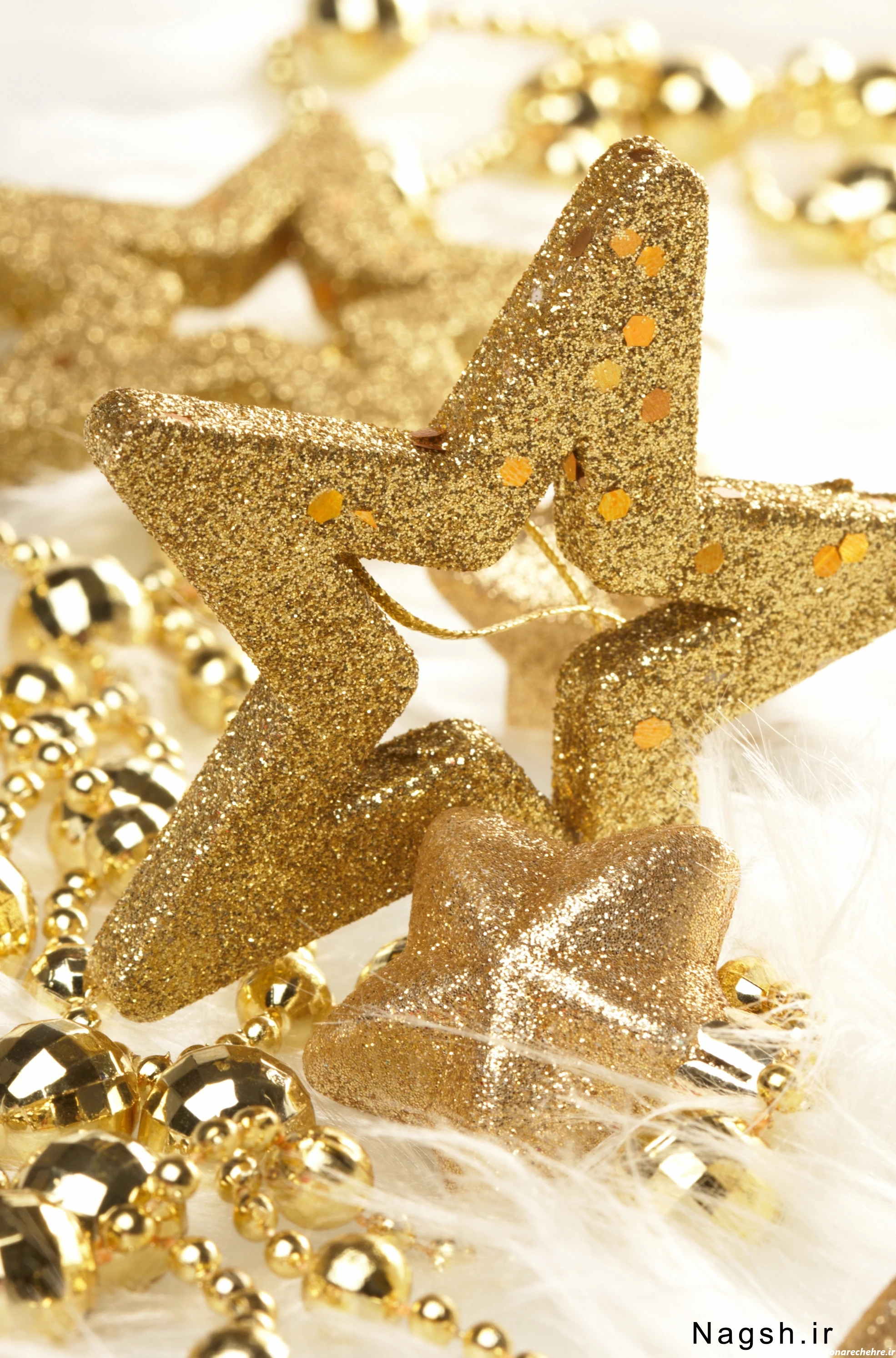 تصویر زمینه مشکی طلایی دخترانه