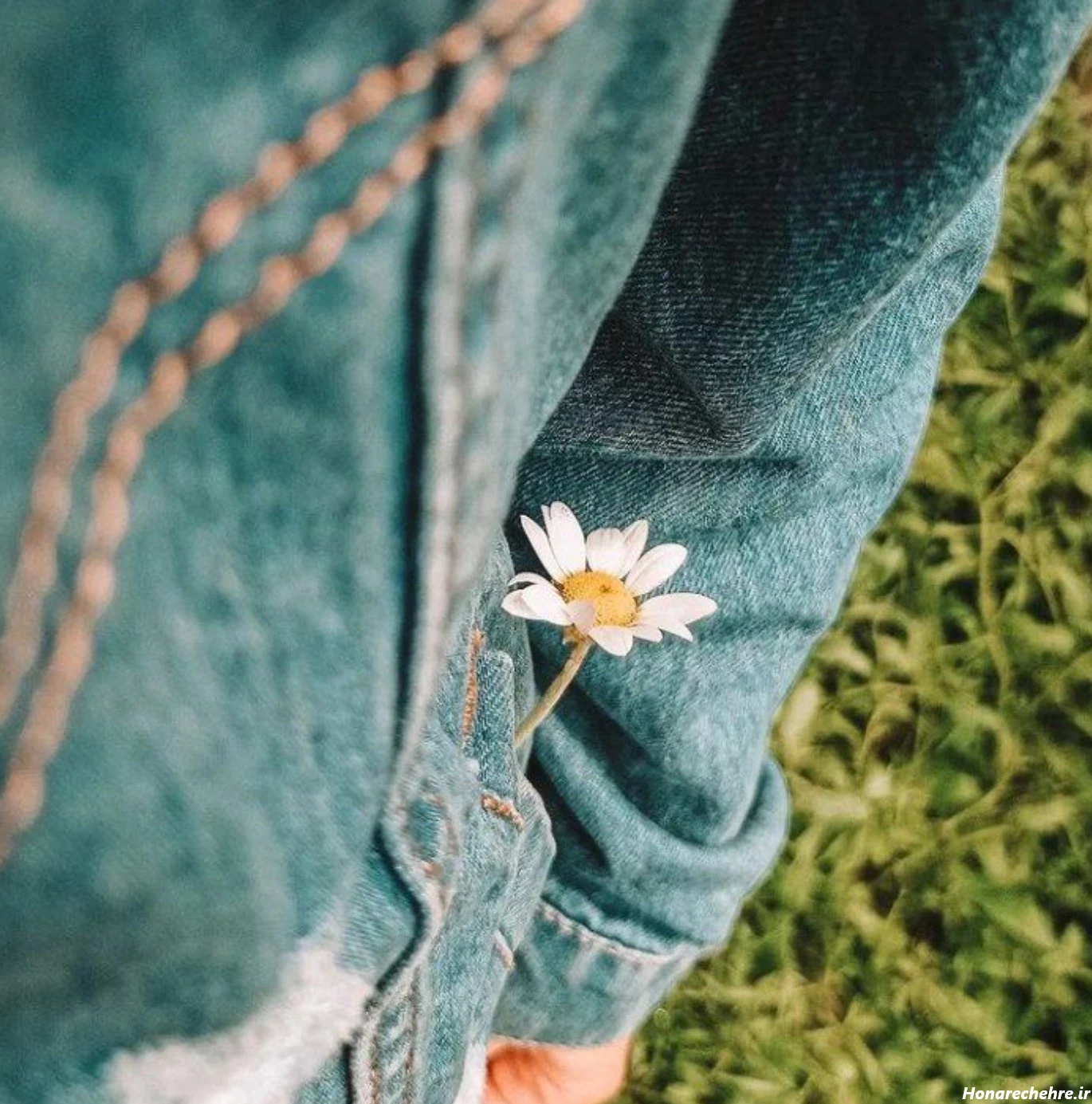 عکس دختر بدون چهره سیاه سفید