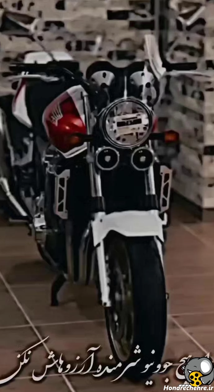 عکس سیبی ۱۳۰۰ برای پروفایل