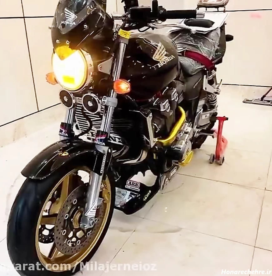 عکس سیبی ۱۳۰۰ برای پروفایل