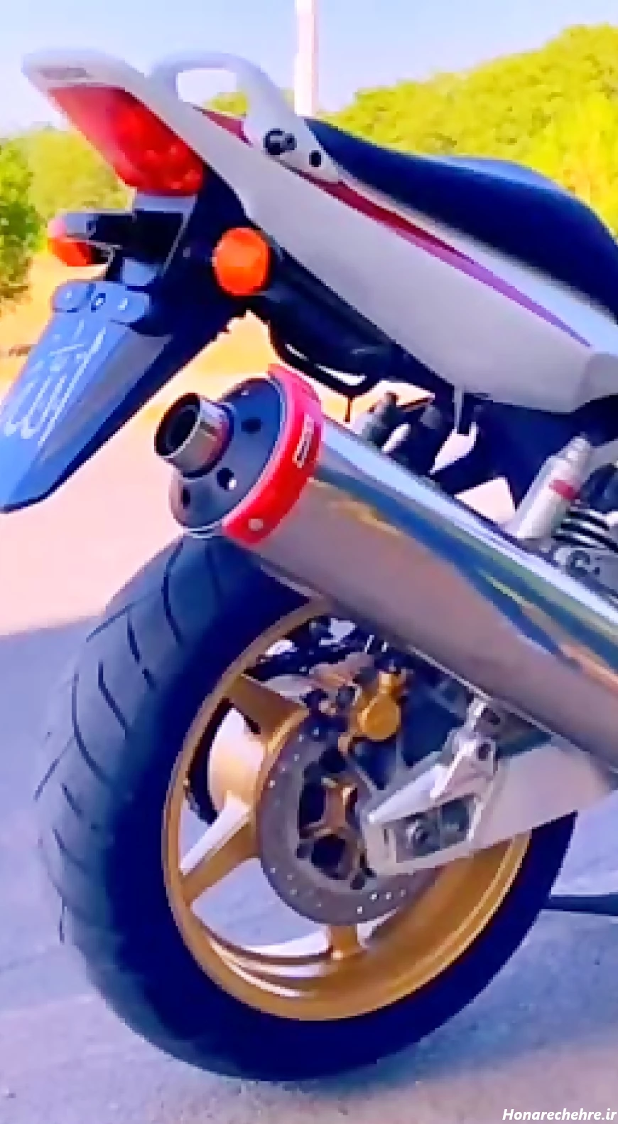 عکس موتور سی بی ۱۳۰۰ آبی