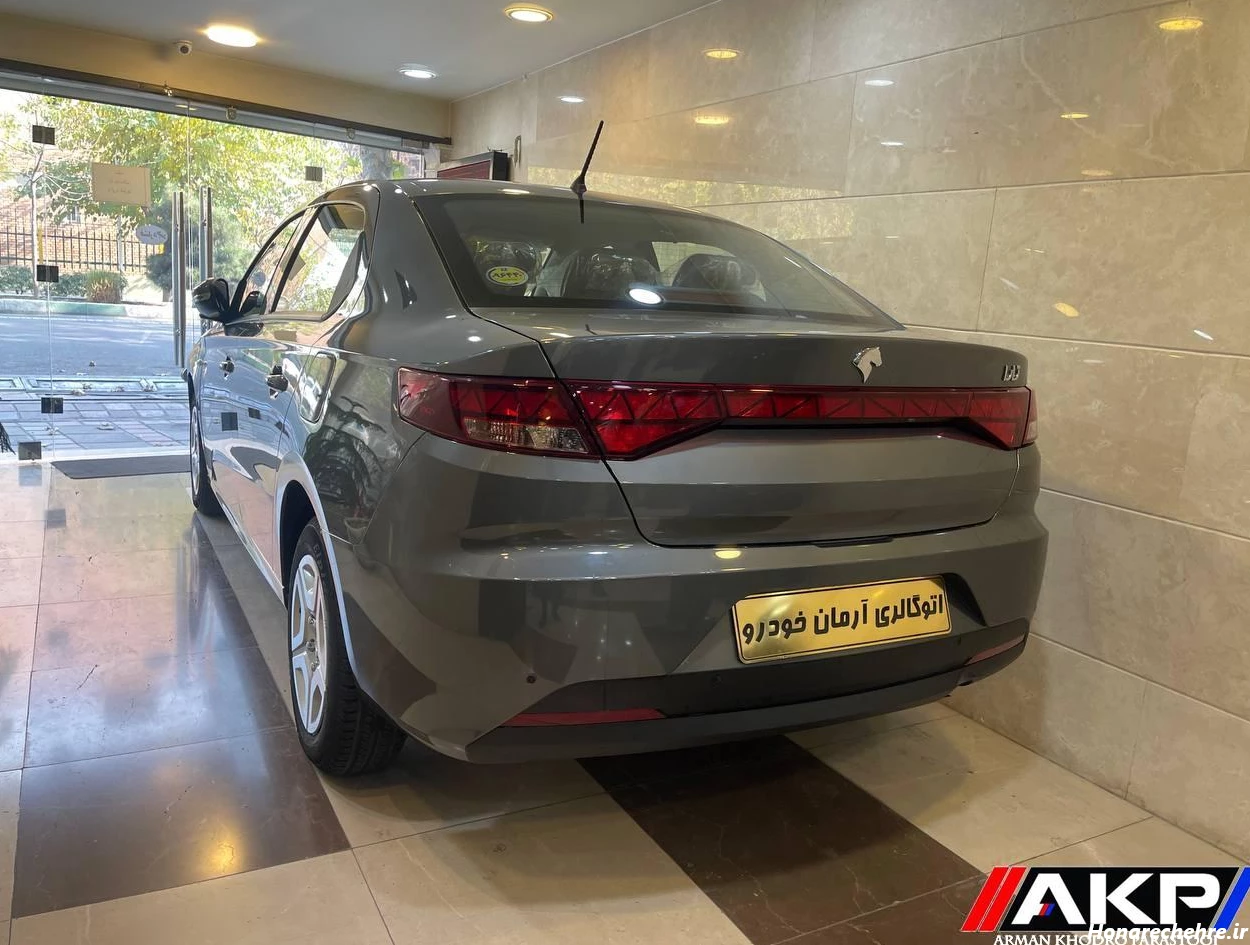 تارا خاکستری و نقره ای