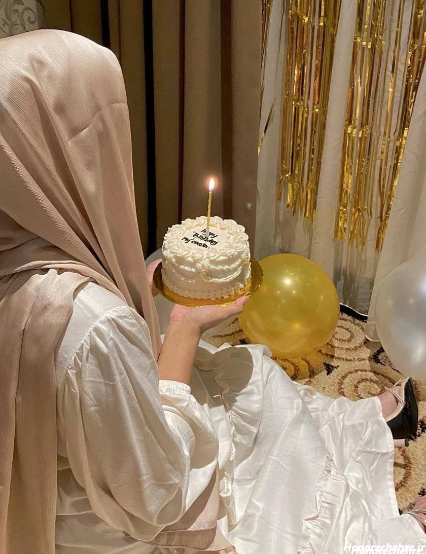 ایده عکس تولد با کیک کوچک