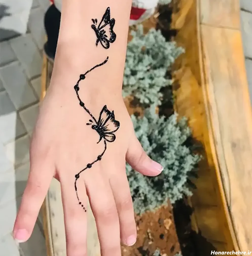 طرح حنا روی پا ساده و شیک