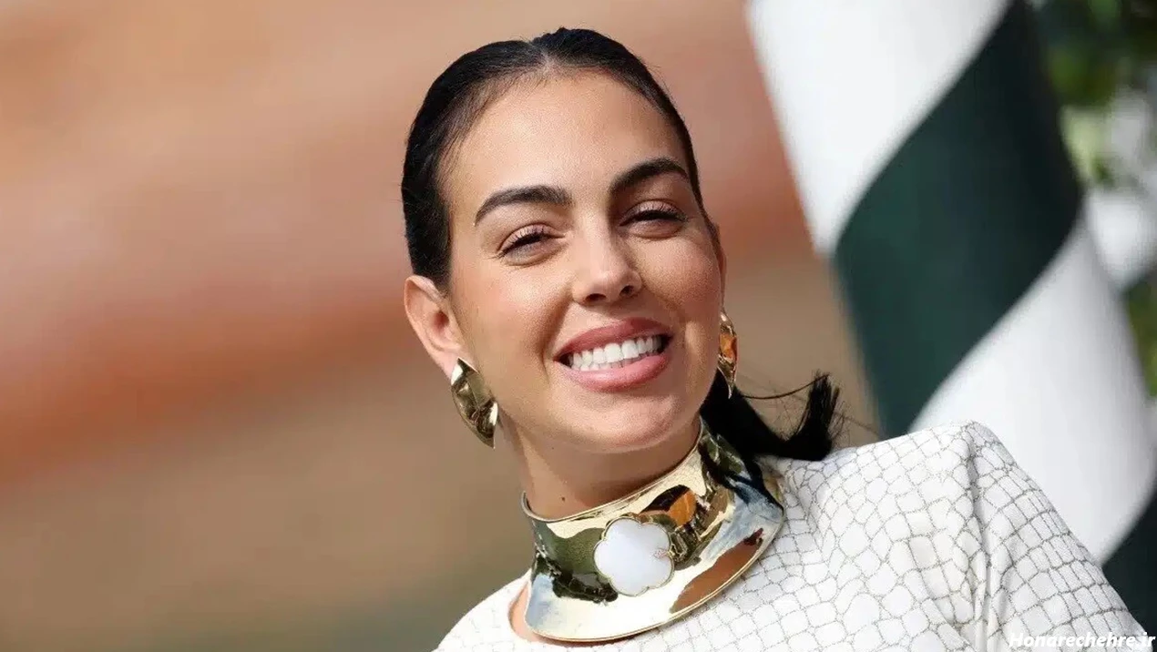 عکس مسی و زنش در استخر