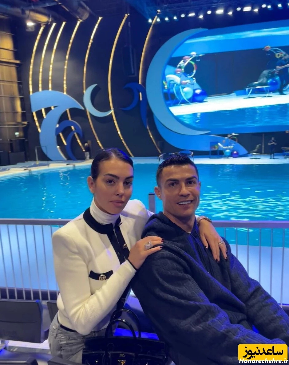 عکس مسی و زنش در استخر
