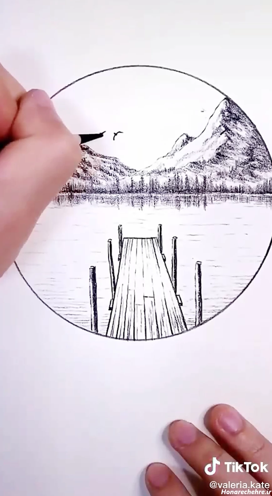 نقاشی سیاه قلم دخترانه