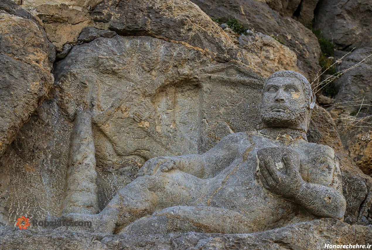 عکس کوه بیستون شبیه زن