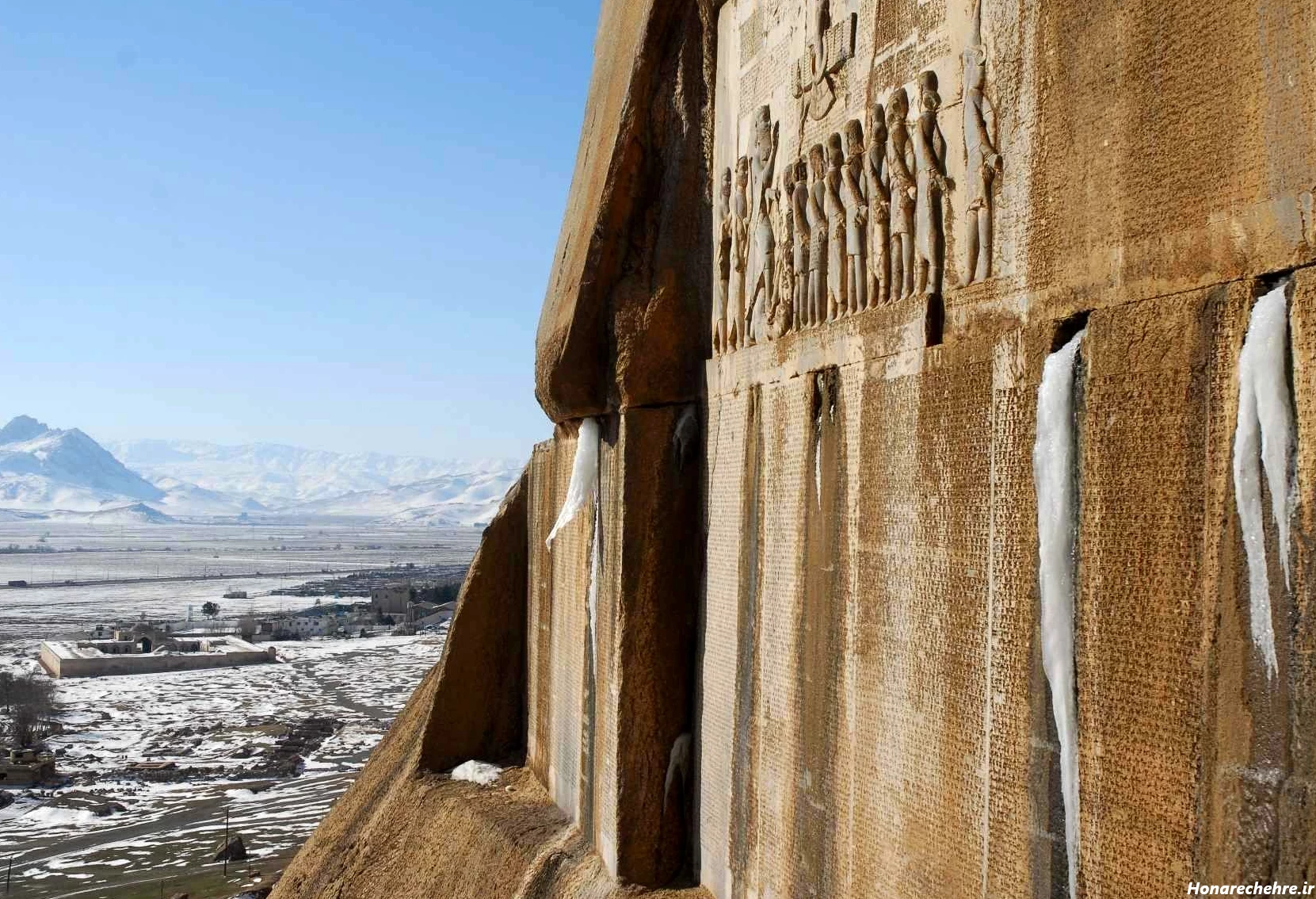 عکس کوه بیستون شبیه زن