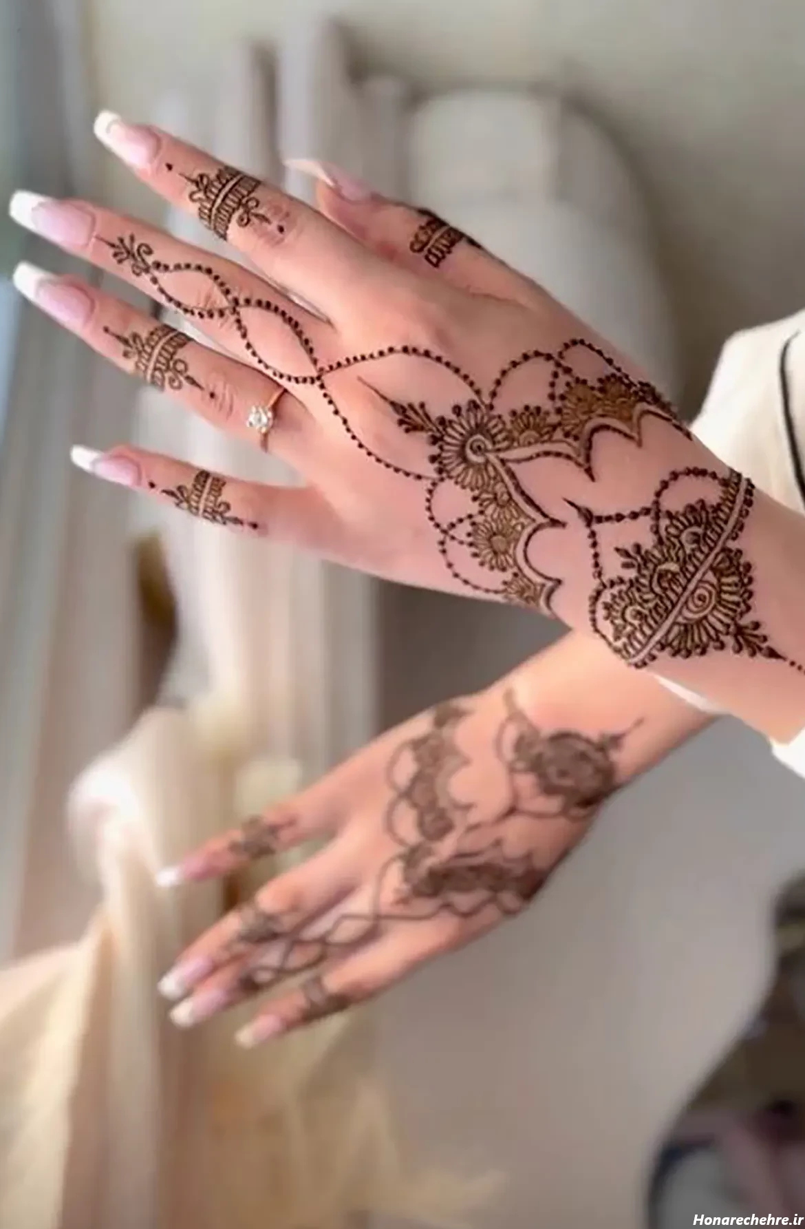 طرح حنا روی پا ساده و شیک