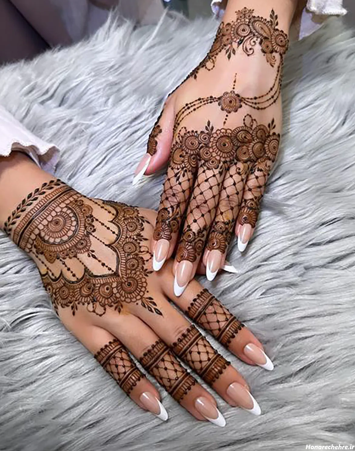 طرح حنا روی پا ساده و شیک
