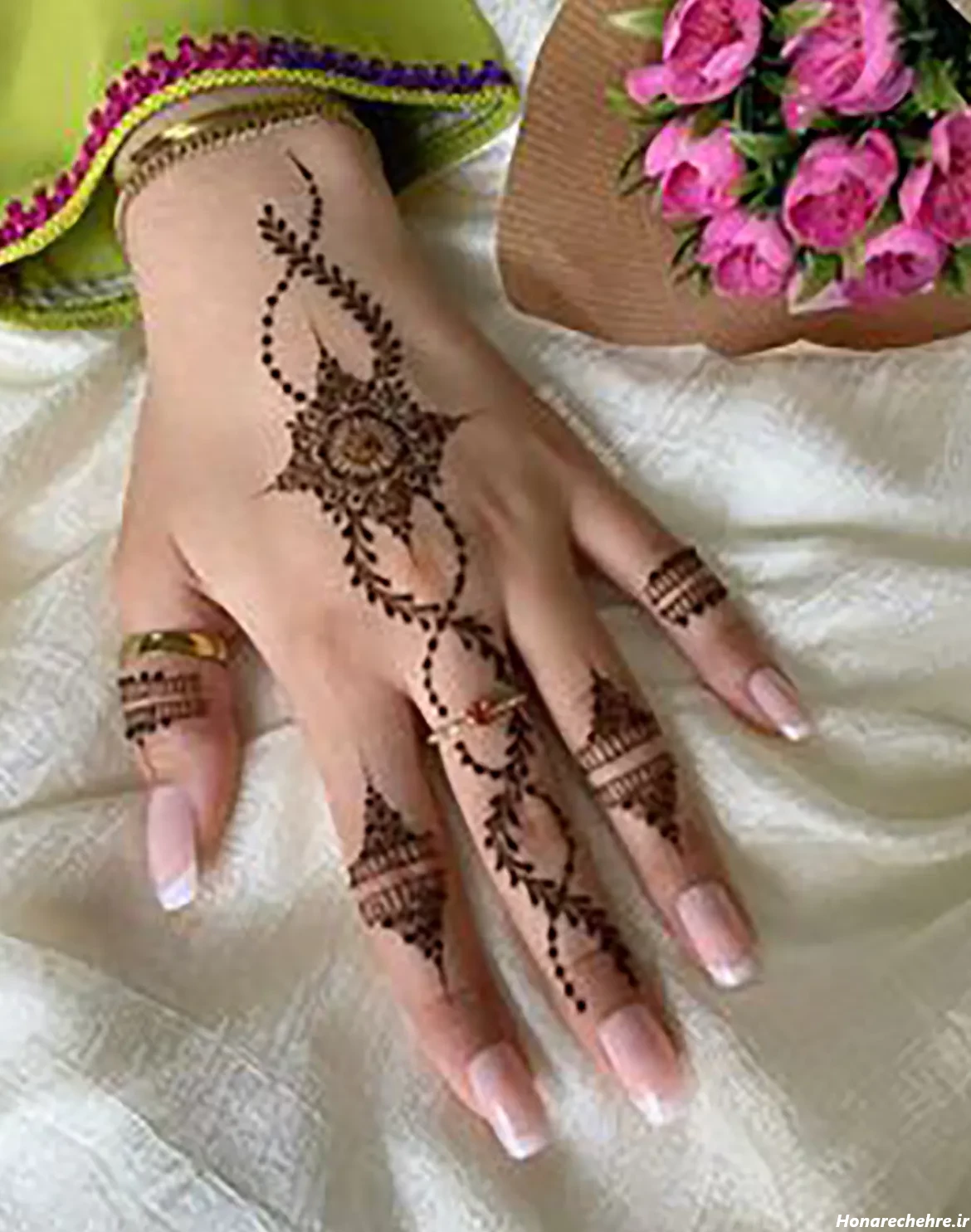 طرح حنا روی پا ساده و شیک