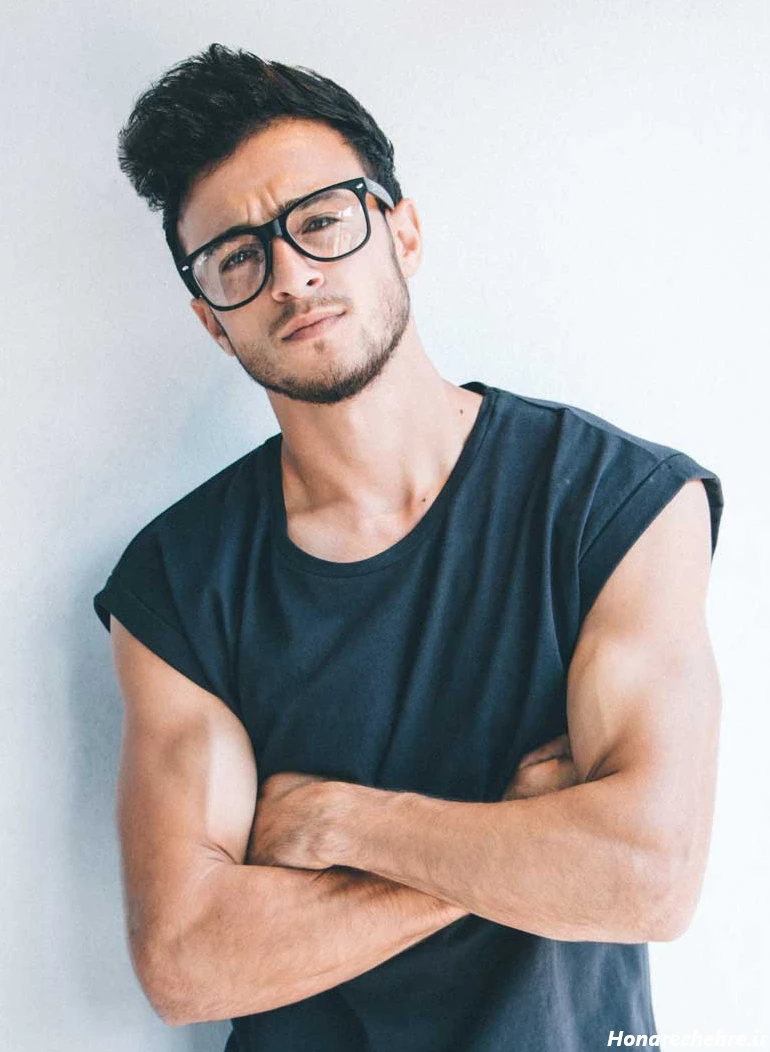 چهره مردانه زیبا ایرانی