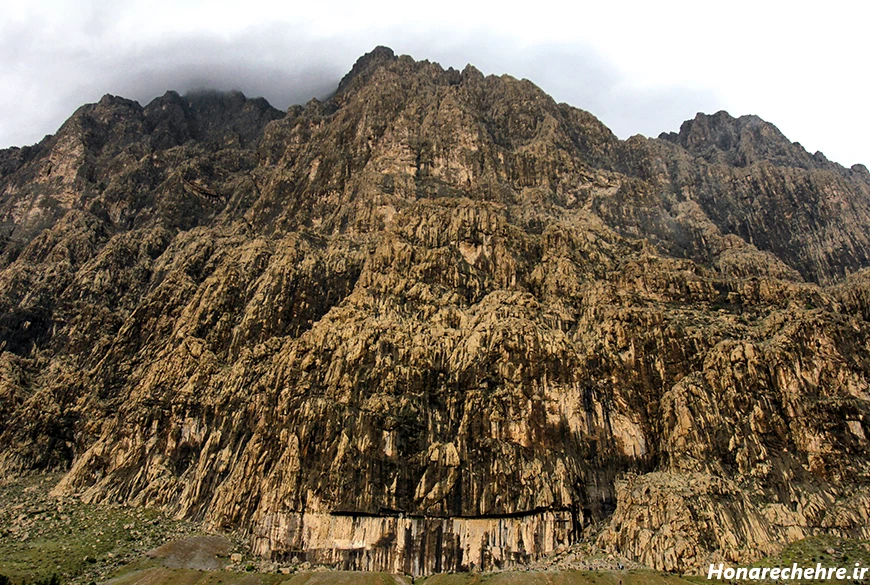 عکس کوه بیستون شبیه زن